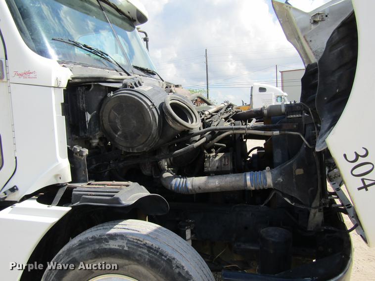 image for item DC7901 2007 Freightliner Columbia 120 semi truck