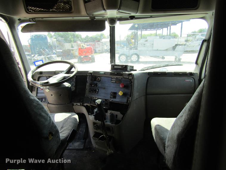 image for item DC7901 2007 Freightliner Columbia 120 semi truck
