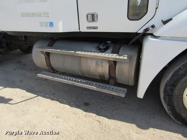 image for item DC7901 2007 Freightliner Columbia 120 semi truck