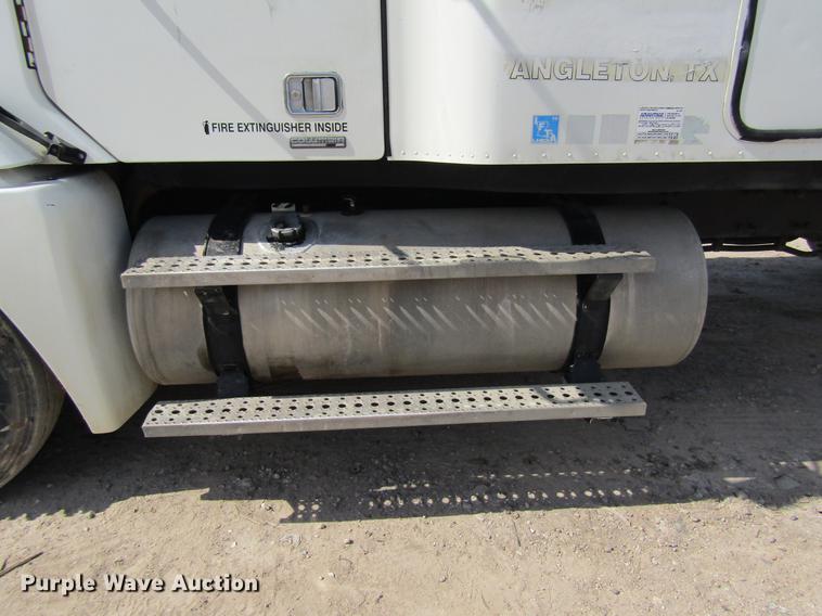 image for item DC7901 2007 Freightliner Columbia 120 semi truck