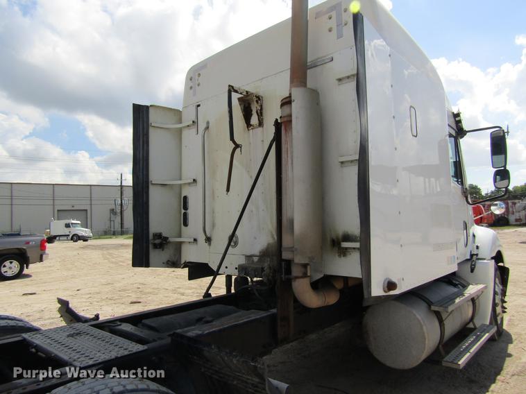 image for item DC7901 2007 Freightliner Columbia 120 semi truck