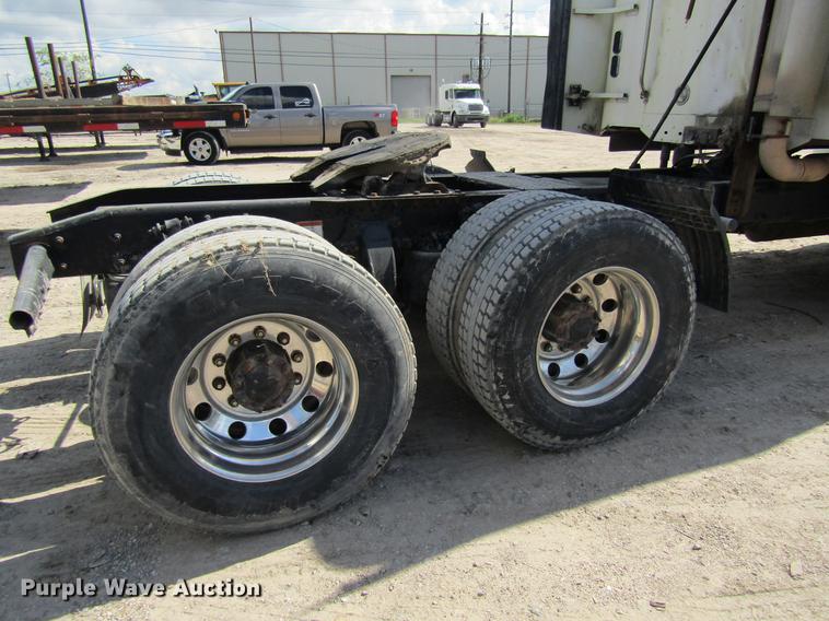 image for item DC7901 2007 Freightliner Columbia 120 semi truck