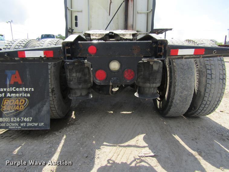 image for item DC7901 2007 Freightliner Columbia 120 semi truck