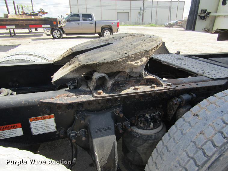 image for item DC7901 2007 Freightliner Columbia 120 semi truck