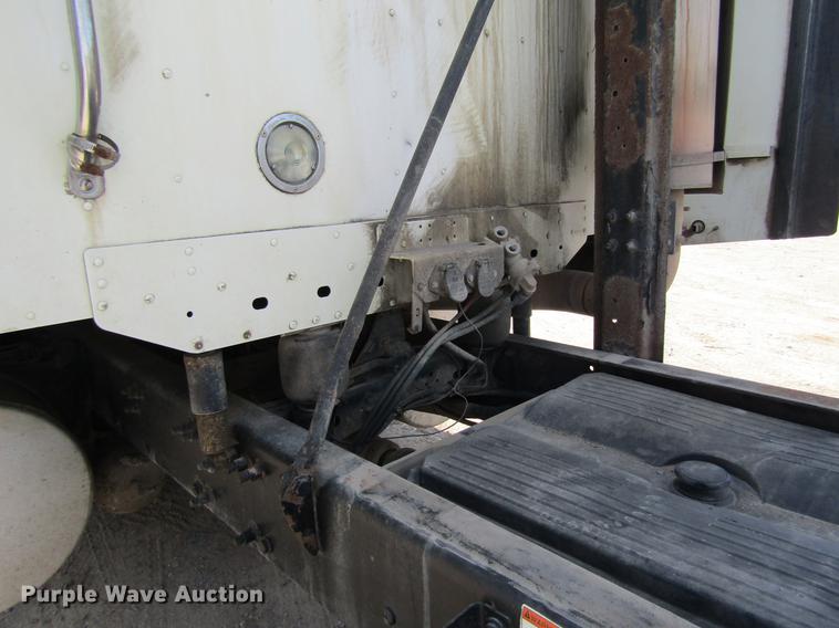 image for item DC7901 2007 Freightliner Columbia 120 semi truck