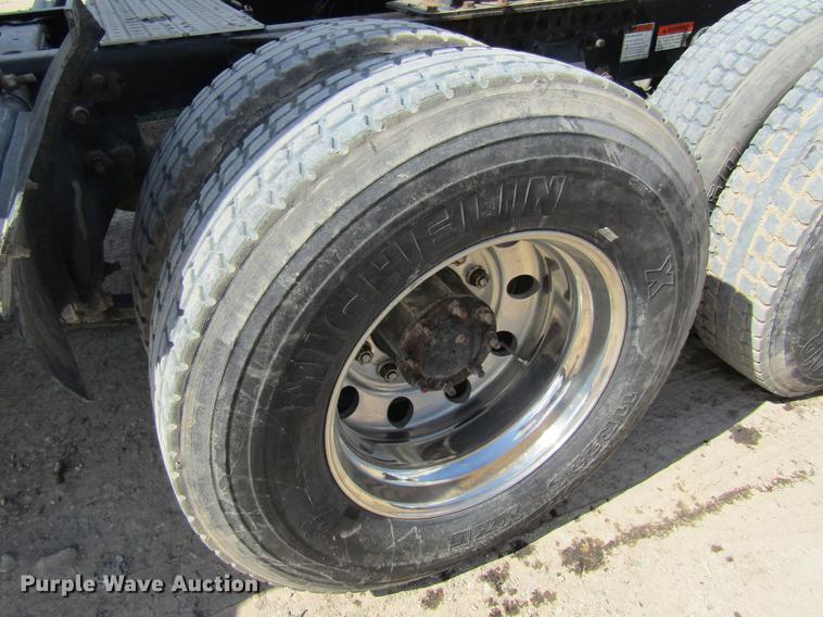 image for item DC7901 2007 Freightliner Columbia 120 semi truck