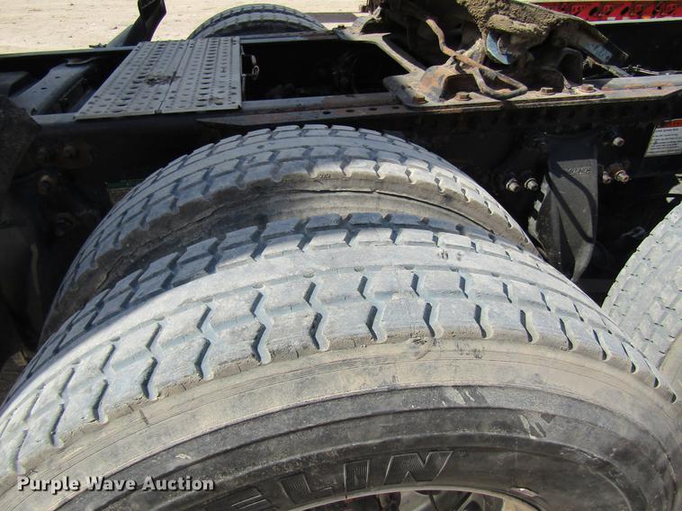 image for item DC7901 2007 Freightliner Columbia 120 semi truck