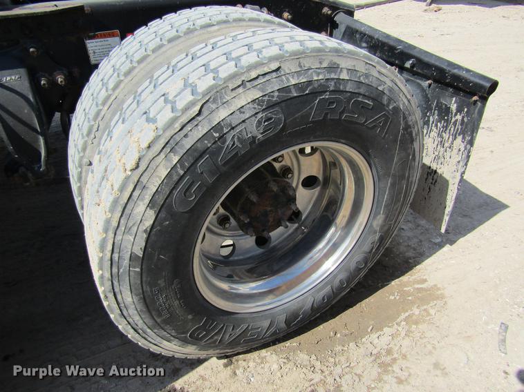 image for item DC7901 2007 Freightliner Columbia 120 semi truck