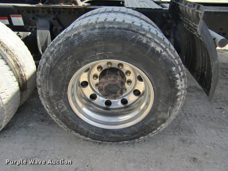 image for item DC7901 2007 Freightliner Columbia 120 semi truck