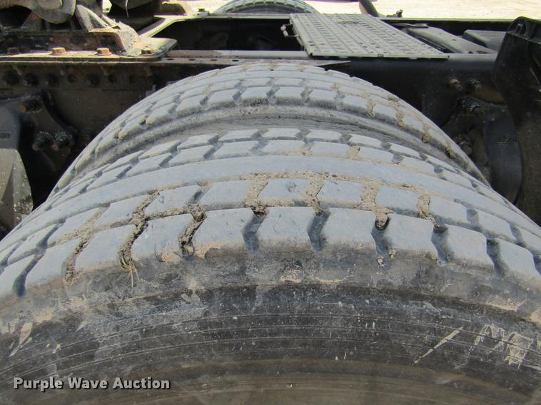 image for item DC7901 2007 Freightliner Columbia 120 semi truck