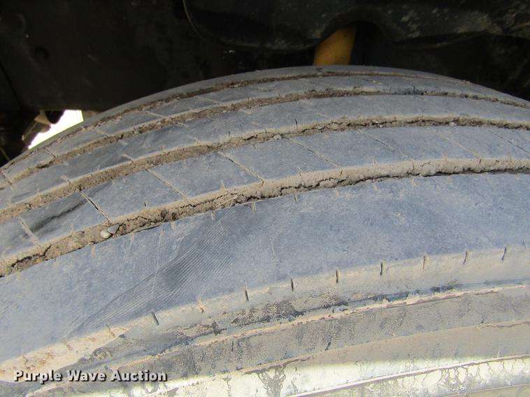 image for item DC7901 2007 Freightliner Columbia 120 semi truck