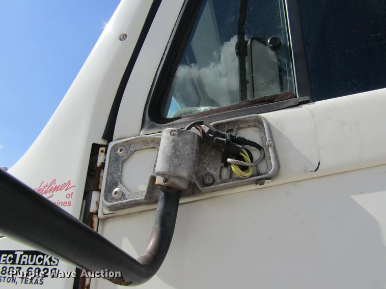 image for item DC7901 2007 Freightliner Columbia 120 semi truck