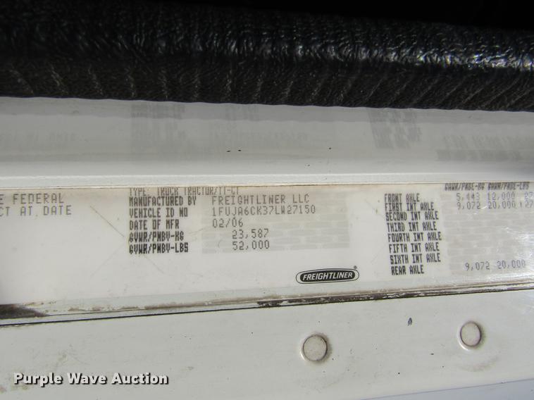 image for item DC7901 2007 Freightliner Columbia 120 semi truck