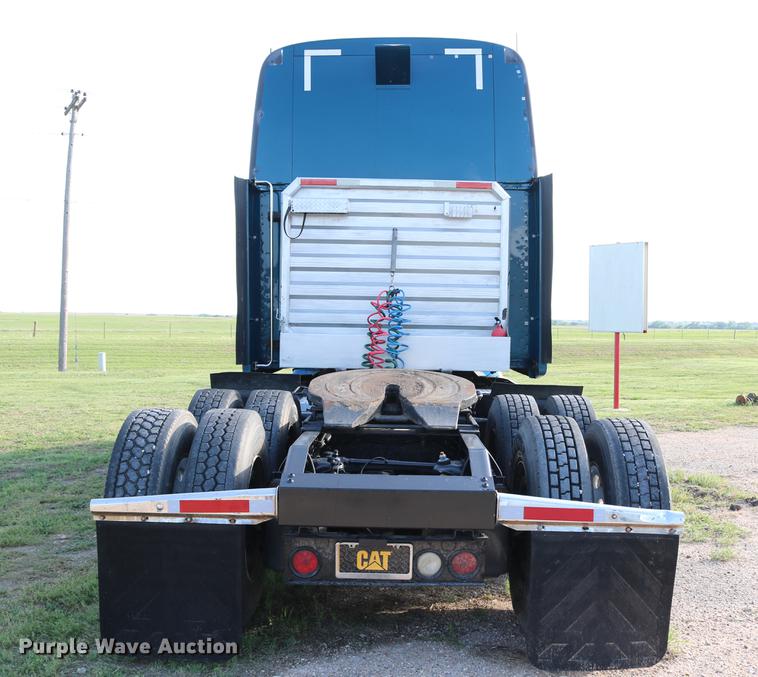 image for item DD4256 2006 Peterbilt 387 semi truck
