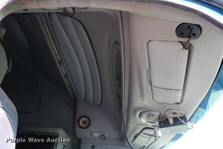 image for item DD4256 2006 Peterbilt 387 semi truck