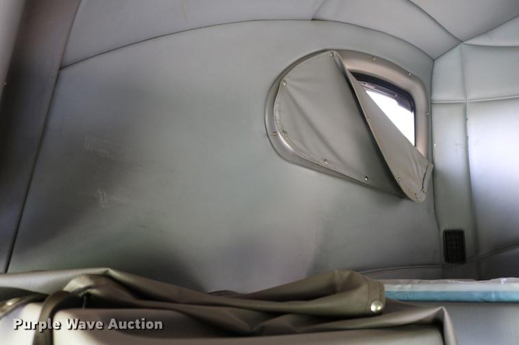 image for item DD4256 2006 Peterbilt 387 semi truck