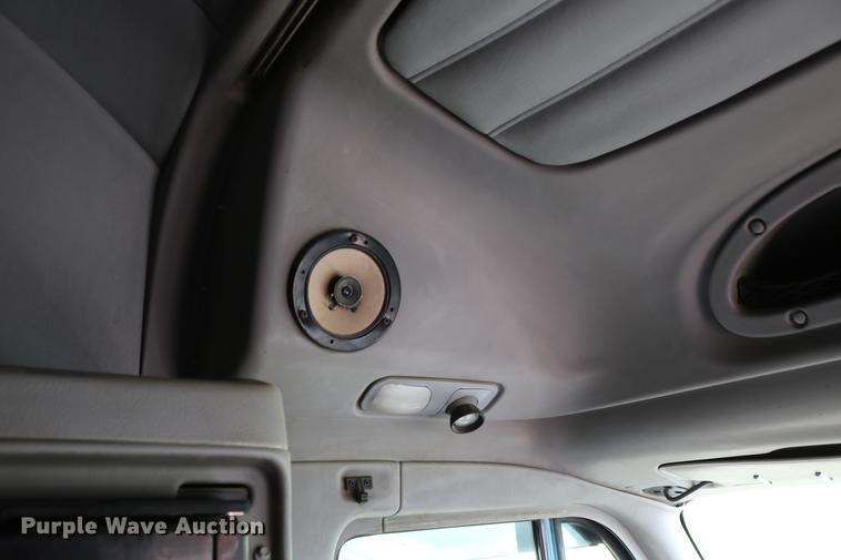 image for item DD4256 2006 Peterbilt 387 semi truck