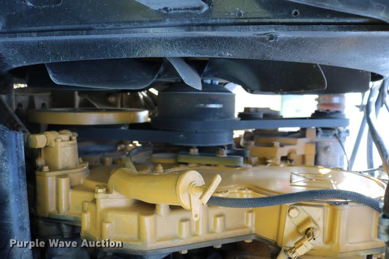 image for item DD4256 2006 Peterbilt 387 semi truck