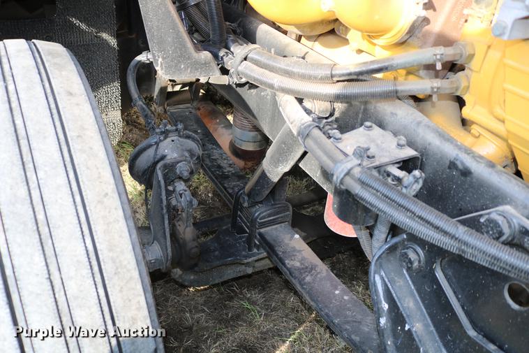 image for item DD4256 2006 Peterbilt 387 semi truck