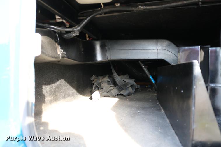 image for item DD4256 2006 Peterbilt 387 semi truck