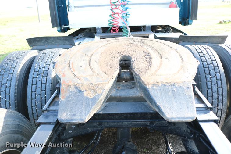 image for item DD4256 2006 Peterbilt 387 semi truck