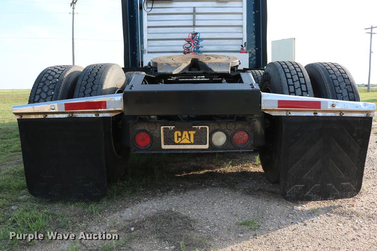 image for item DD4256 2006 Peterbilt 387 semi truck