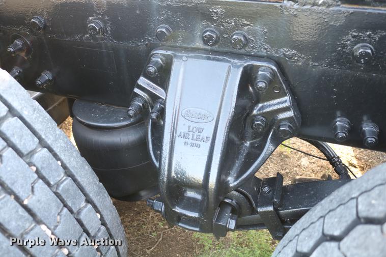 image for item DD4256 2006 Peterbilt 387 semi truck