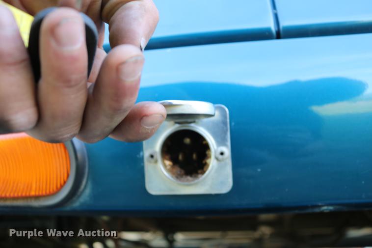 image for item DD4256 2006 Peterbilt 387 semi truck