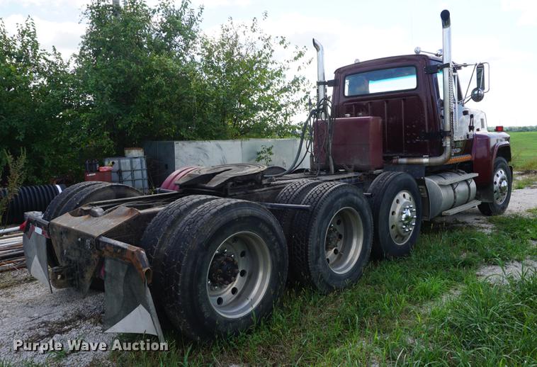 image for item DD6512 1988 Ford LTL9000 semi truck