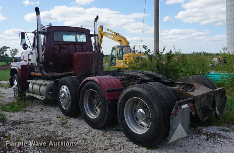 image for item DD6512 1988 Ford LTL9000 semi truck