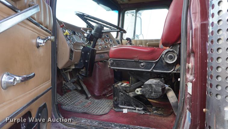 image for item DD6512 1988 Ford LTL9000 semi truck