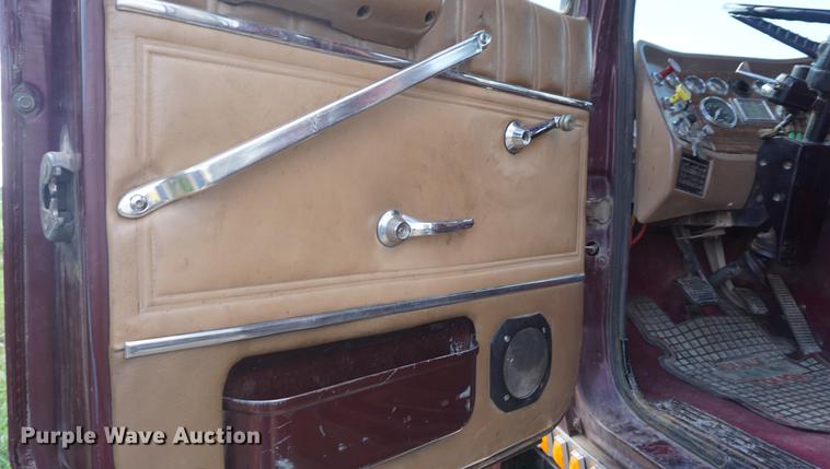 image for item DD6512 1988 Ford LTL9000 semi truck