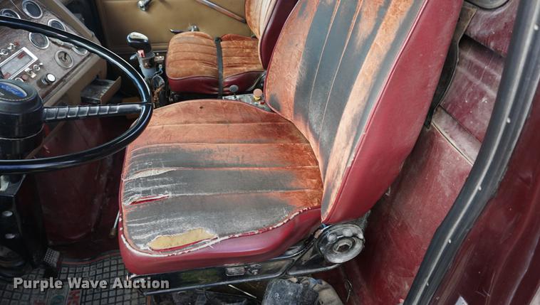 image for item DD6512 1988 Ford LTL9000 semi truck