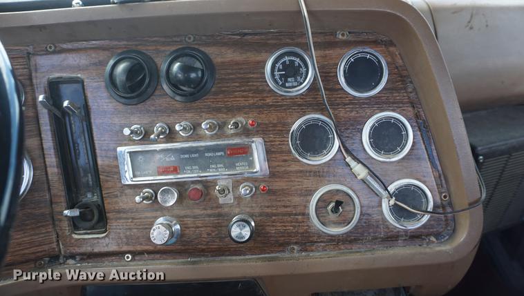 image for item DD6512 1988 Ford LTL9000 semi truck