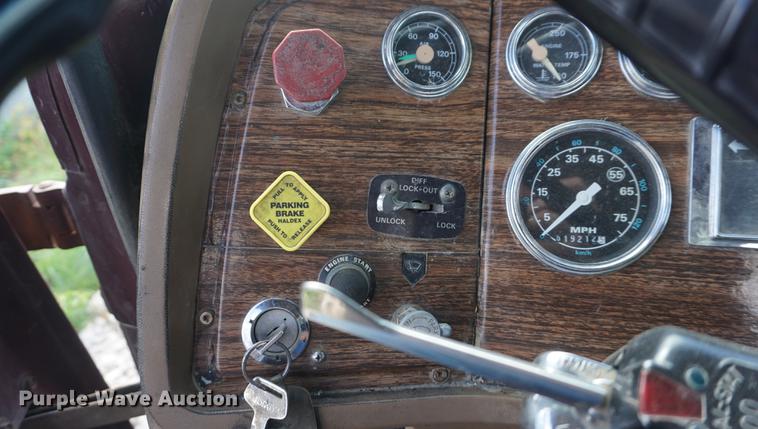 image for item DD6512 1988 Ford LTL9000 semi truck