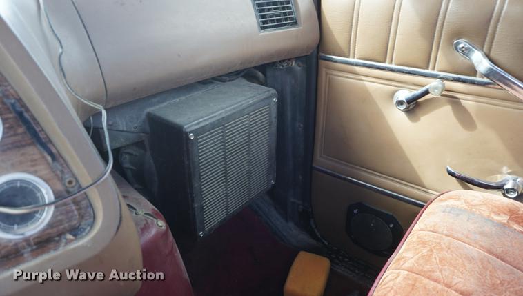 image for item DD6512 1988 Ford LTL9000 semi truck