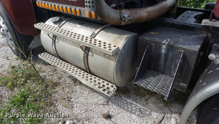 image for item DD6512 1988 Ford LTL9000 semi truck