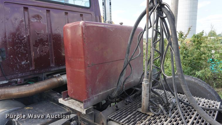 image for item DD6512 1988 Ford LTL9000 semi truck