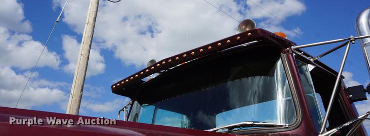 image for item DD6512 1988 Ford LTL9000 semi truck