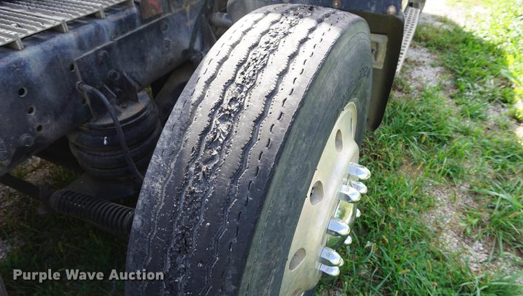 image for item DD6512 1988 Ford LTL9000 semi truck