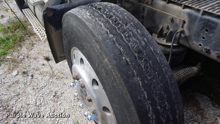 image for item DD6512 1988 Ford LTL9000 semi truck