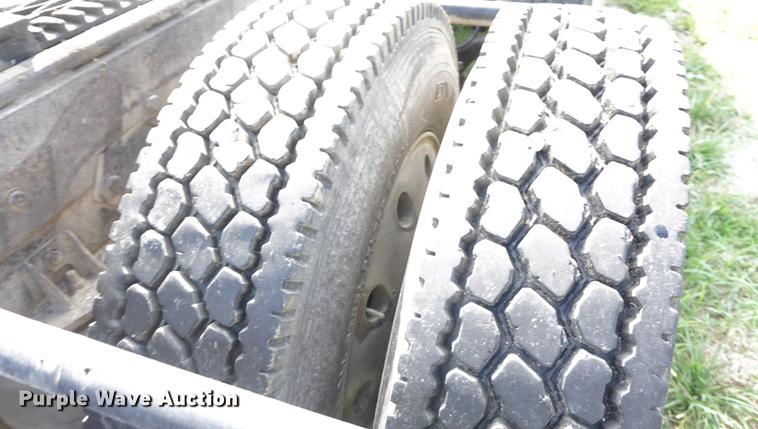 image for item DD6512 1988 Ford LTL9000 semi truck