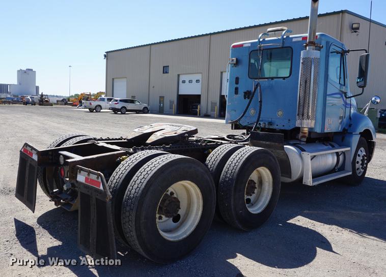 image for item DD6599 2003 Freightliner Columbia semi truck