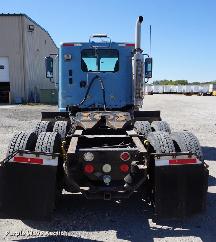 image for item DD6599 2003 Freightliner Columbia semi truck