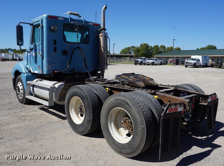 image for item DD6599 2003 Freightliner Columbia semi truck
