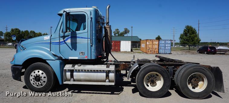 image for item DD6599 2003 Freightliner Columbia semi truck