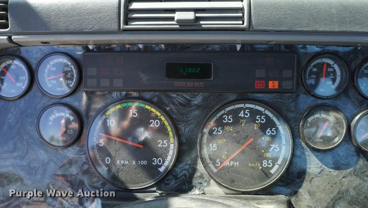 image for item DD6599 2003 Freightliner Columbia semi truck