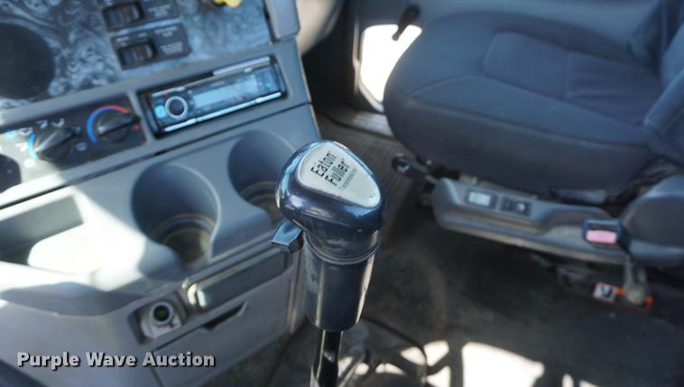 image for item DD6599 2003 Freightliner Columbia semi truck