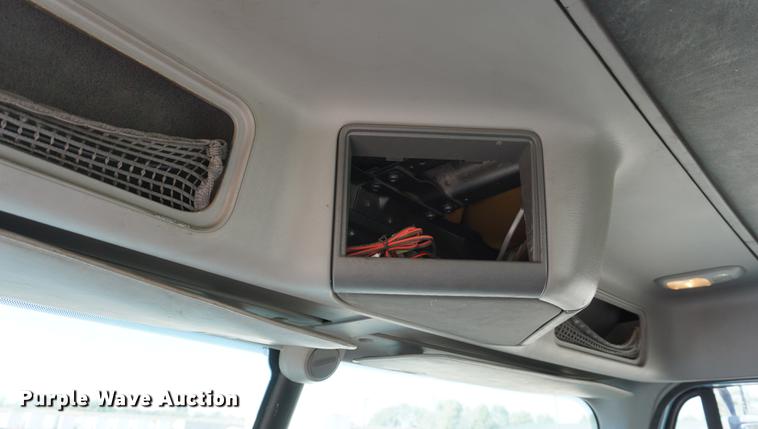 image for item DD6599 2003 Freightliner Columbia semi truck