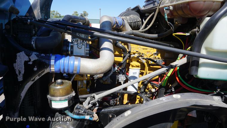 image for item DD6599 2003 Freightliner Columbia semi truck